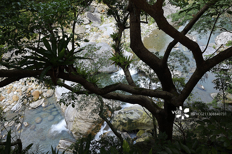 台湾太鲁阁公园沙卡当小道上的太鲁阁峡谷图片素材