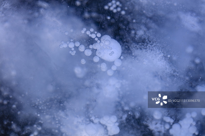 冰冻的气泡，冰湖。图片素材