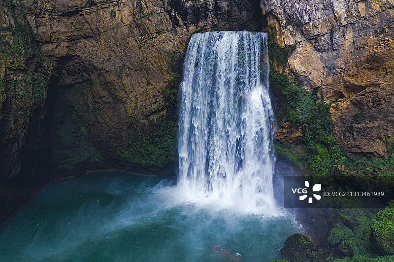 深山里的瀑布——贵阳羊皮洞瀑布图片素材