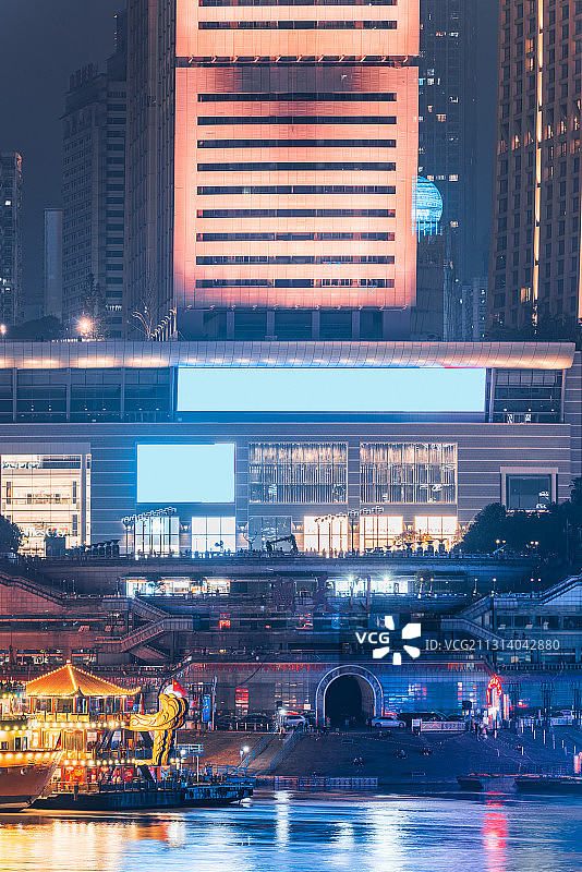 重庆南岸区南滨路拍摄渝中区夜景城市天际线图片素材