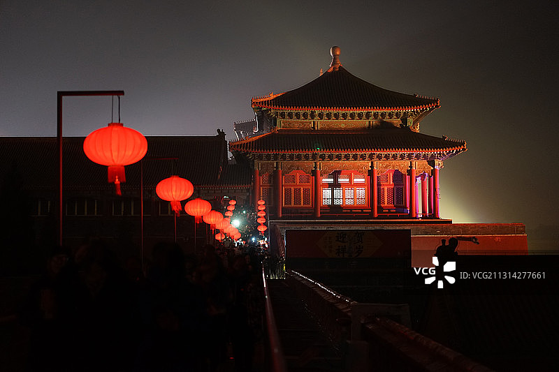 正月十五的红灯笼与故宫午门城楼夜景（故宫上元节灯光秀）图片素材