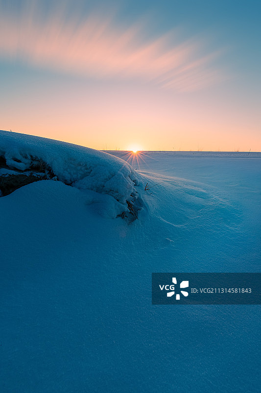 日落时分的雪景图片素材