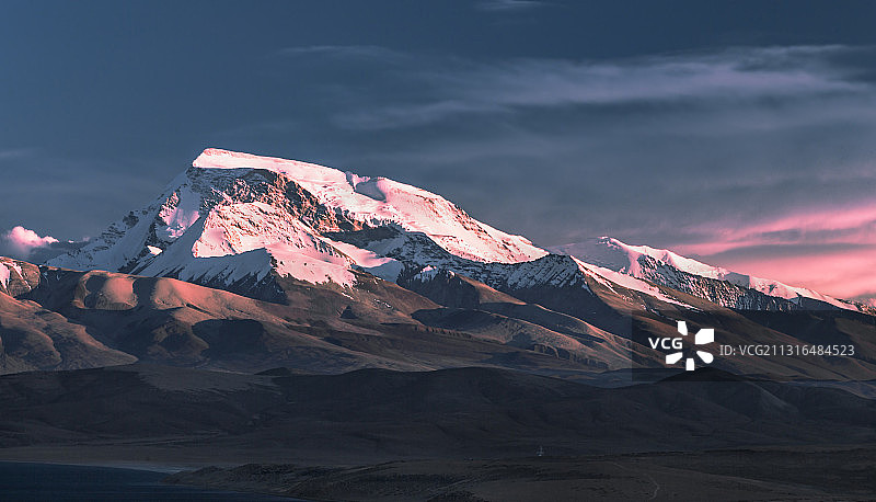《纳木那尼峰》其位于西藏阿里普兰县，海拔7694米。图片素材