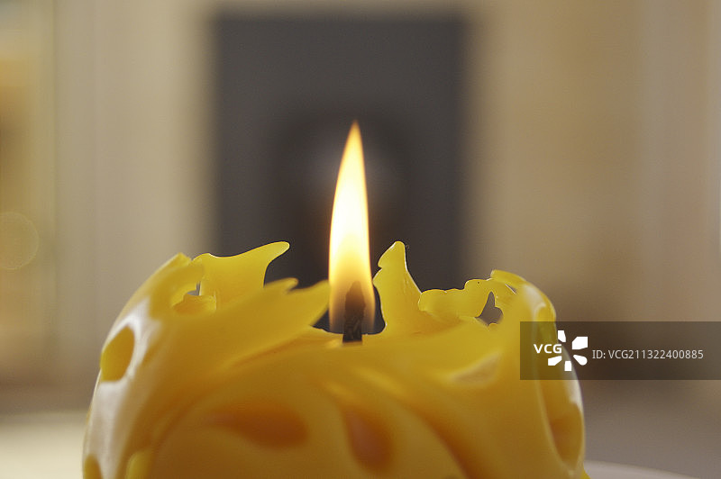 拉脱维亚点燃蜡烛的特写图片素材