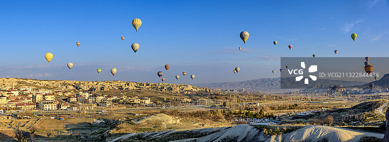 土耳其卡帕多西亚的热气球全景风光图片素材