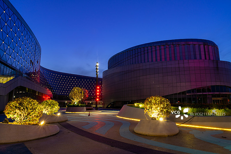 现代建筑，郑州市文博中心（CCD）夜景图片素材