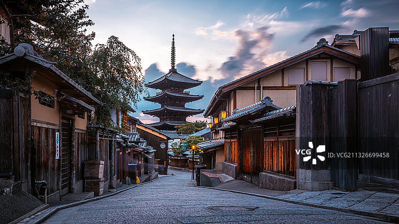 八坂塔街道夕阳，日本京都清水寺下图片素材