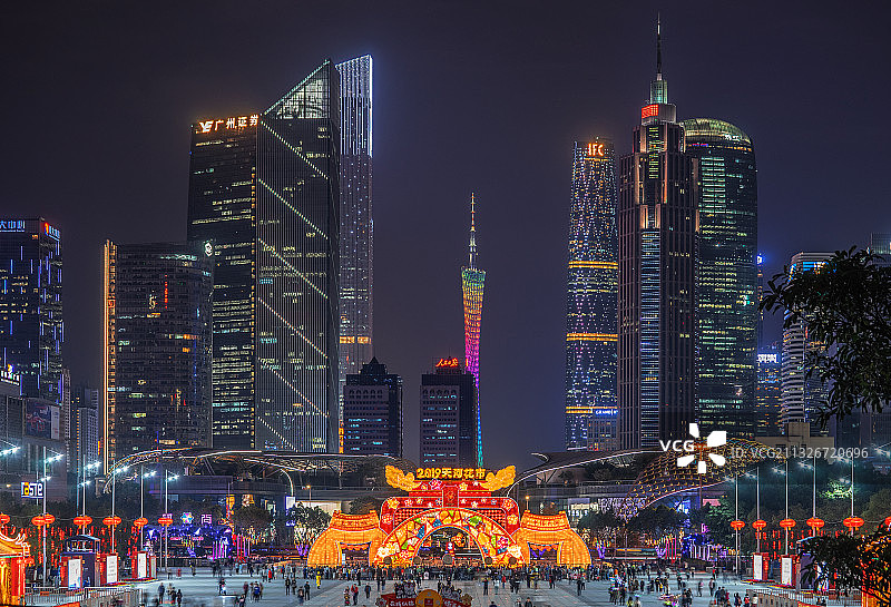 中国农历新年中的广州迎春花市夜景图片素材