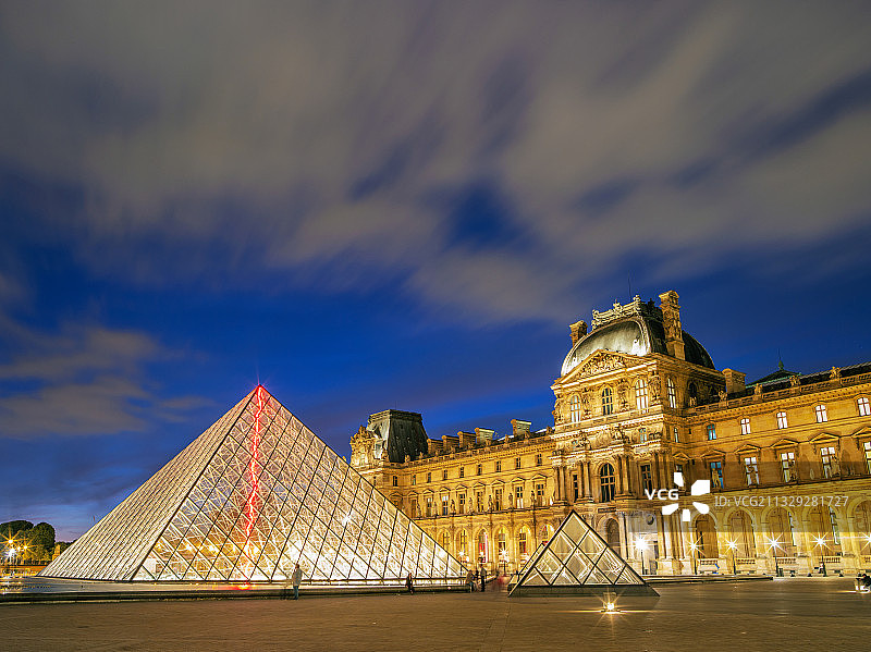 法国卢浮宫夜景图片素材