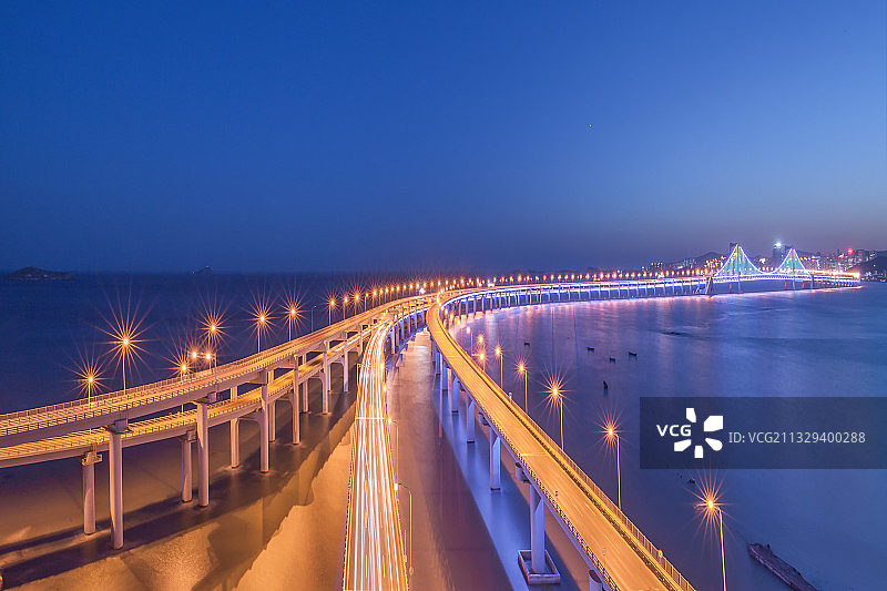 中国辽宁大连星海湾大桥夜色图片素材