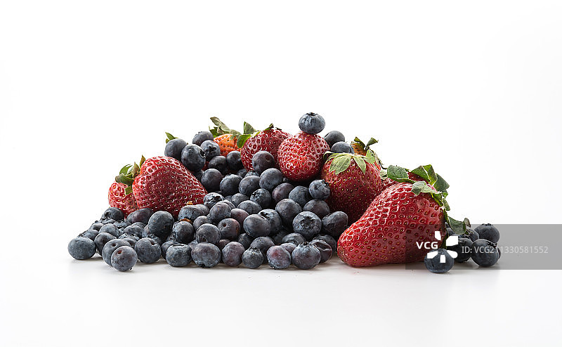 特写的浆果水果对白色的背景图片素材