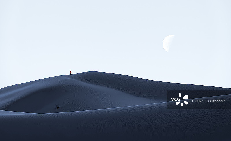 中国阿拉善腾格里沙漠极简风图片素材