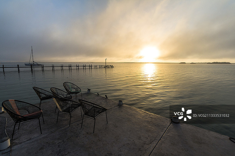 墨西哥尤卡坦半岛，金塔纳罗奥，巴卡拉泻湖上的日出图片素材