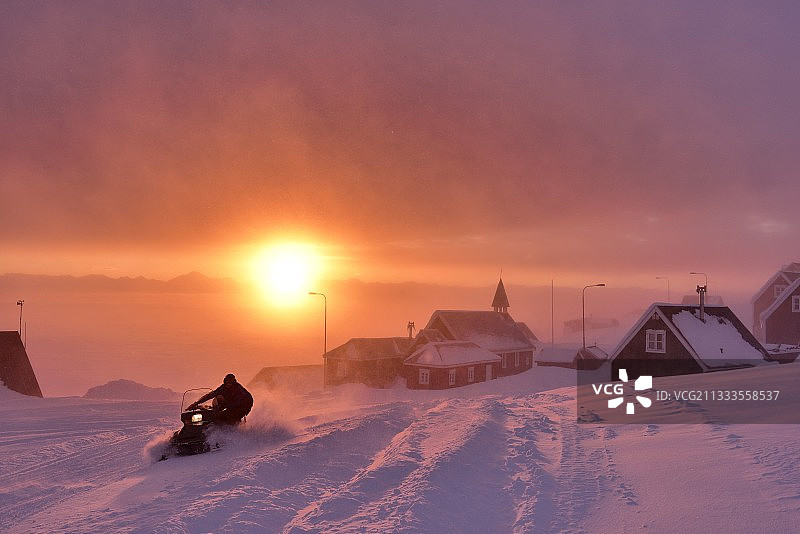 2016年2月，格陵兰伊托克托罗米特的雪地摩托图片素材