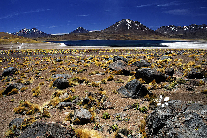 从右到左:Miscanti: 5622 m <br>Cenizas: 5688 m <br>Chilliques: 55,778 m <br>Lejia: 5793 m图片素材