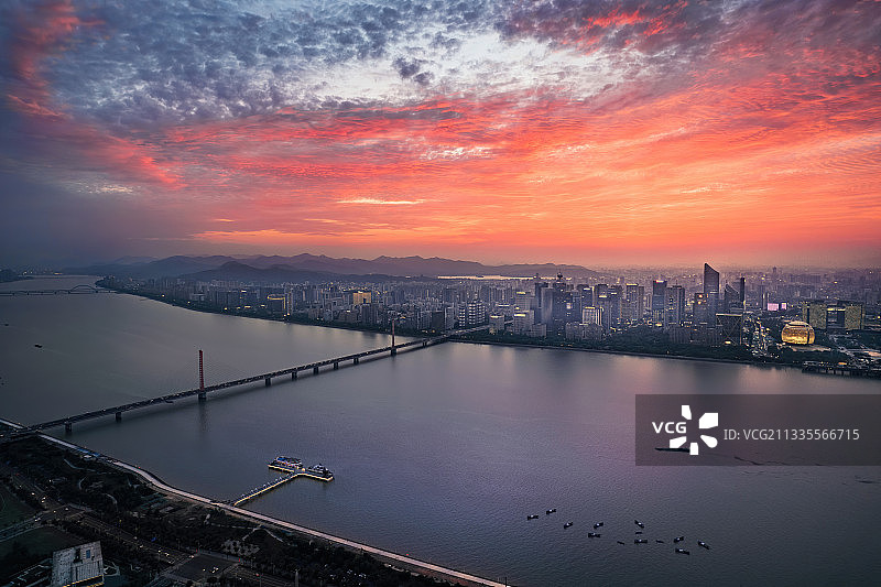 杭州钱江新城上空的晚霞图片素材