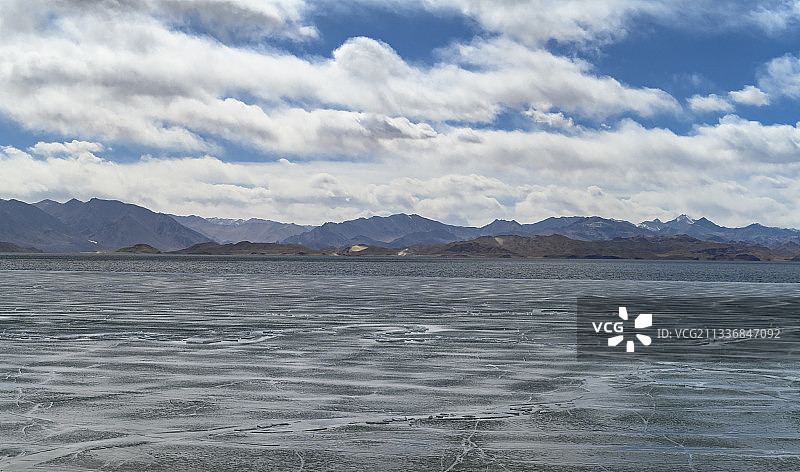 西藏：三月下旬阿里高原风光及班公湖图片素材