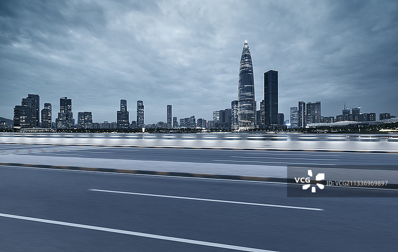 深圳CBD地标摩天大楼道路速度特效图片素材