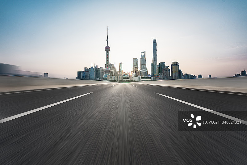 上海城市天际线和高速公路图片素材