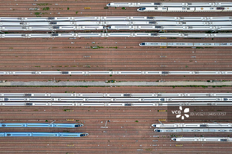 正上方视角航拍中国河南郑州高铁停车场车辆段图片素材