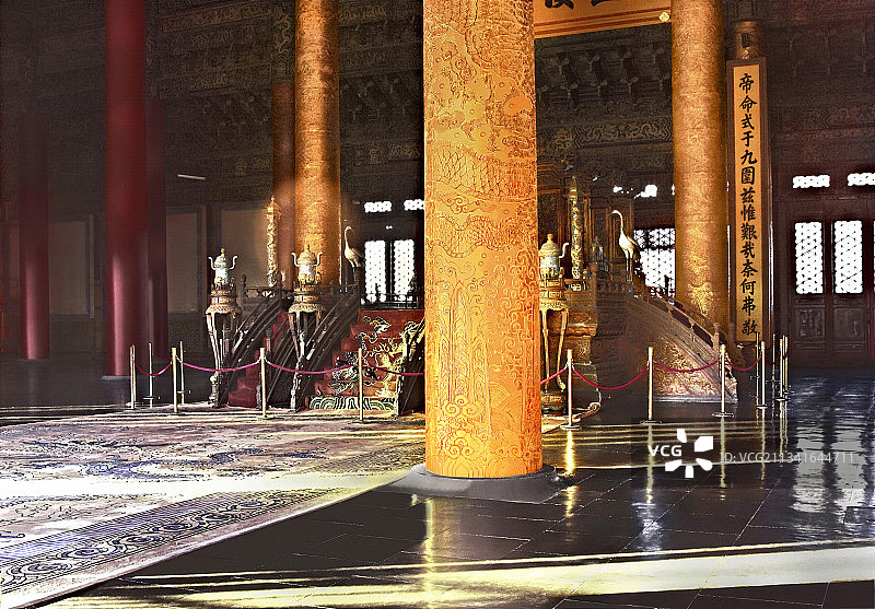 故宫太和殿里的沥粉贴金盘龙金柱图片素材