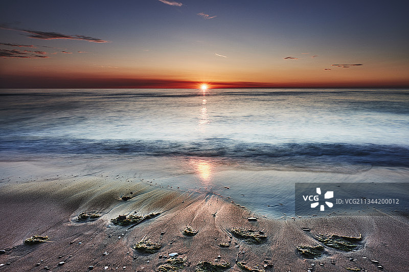 在波兰，日落时，大海与天空的风景图片素材
