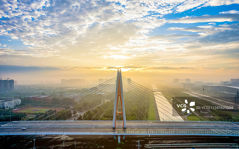 中国河南郑州奥体大桥日出图片素材