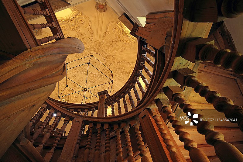 雕刻螺旋楼梯在伟大的水塔，奥格斯堡，斯瓦比亚，巴伐利亚，德国图片素材