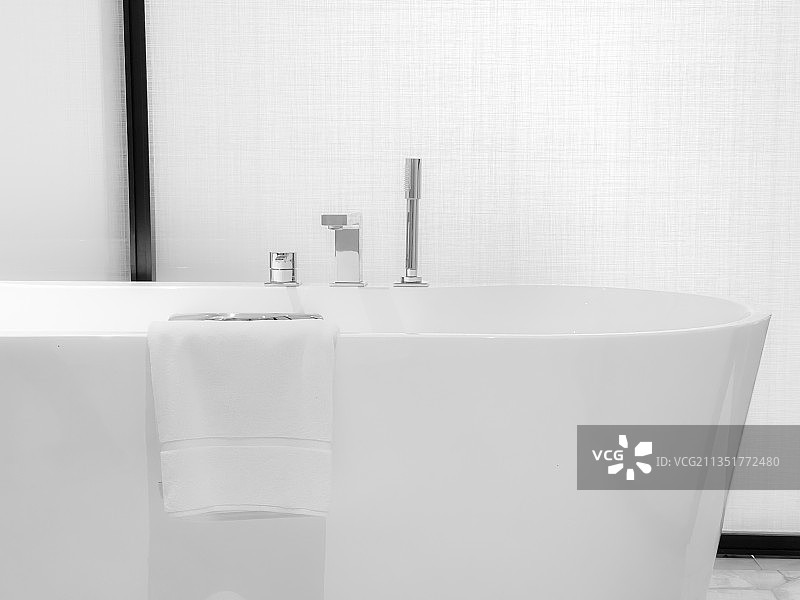 洁白干净的浴缸象征着健康干净的生活环境图片素材