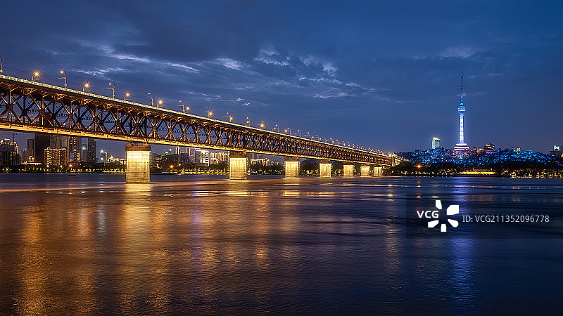 武汉长江一桥灯光秀图片素材