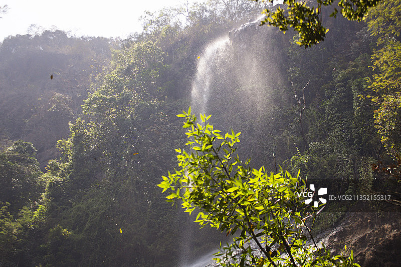 森林瀑布的风景，米纳斯吉拉斯州，巴西图片素材