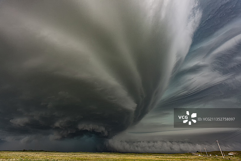 美国，内布拉斯加州，伍德湖，陆地上的暴风雨云景图片素材
