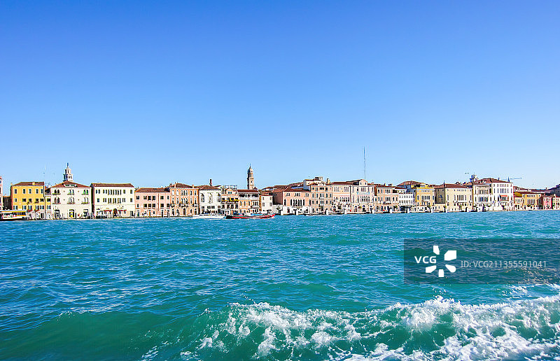 从水上眺望威尼斯水城图片素材