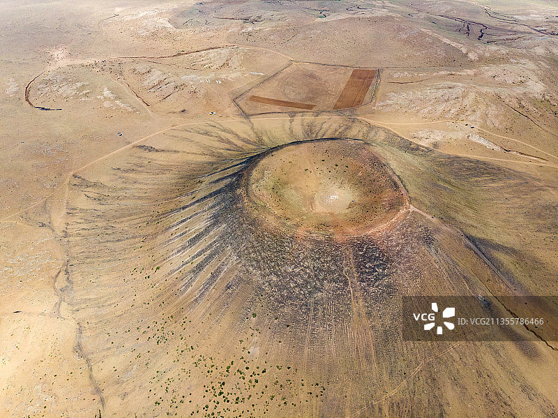 无人机航拍火山口图片素材