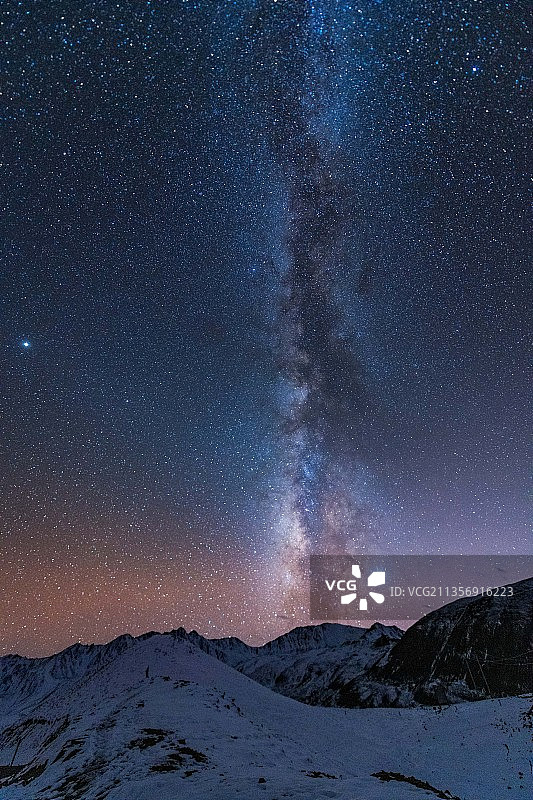 子梅垭口的银河（四川甘孜）图片素材