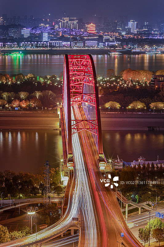 武汉市长江与汉江两江交汇处晴川桥灯光夜景图片素材