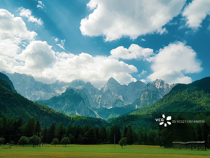 风景如画的风景和山脉的天空，斯洛文尼亚图片素材