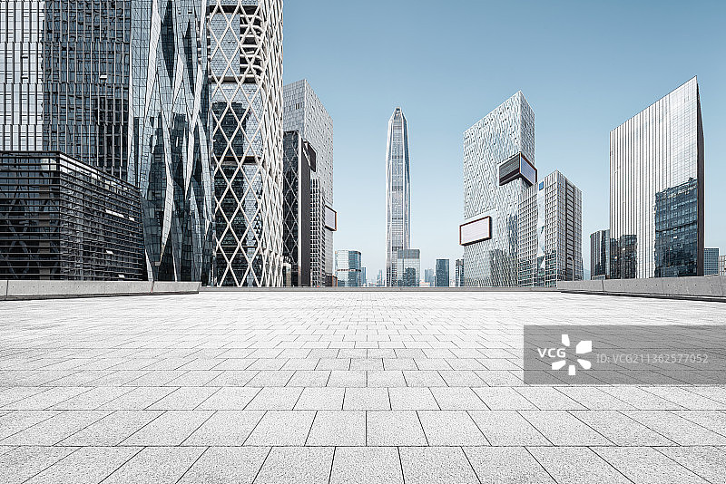 现代建筑城市天际线与砖地广场地面图片素材