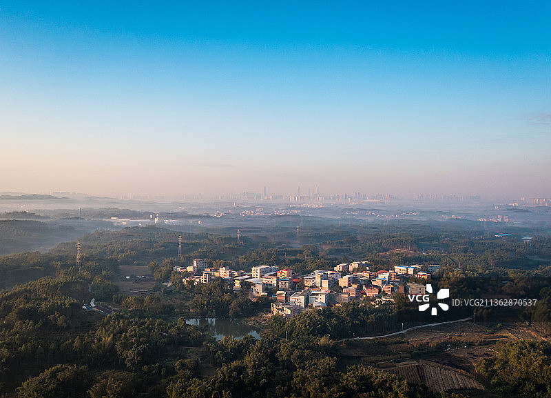 2021年12月，广西南宁市兴宁区三塘和四塘片区清晨航拍风光图片素材