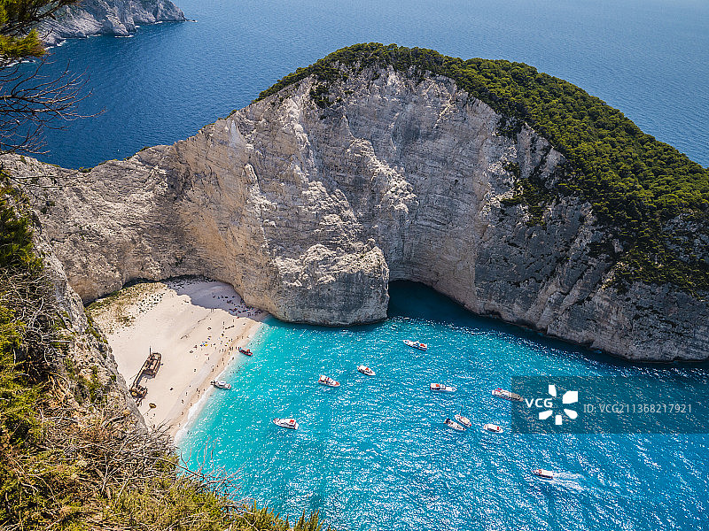 希腊的扎金索斯岛，海上岩石的高视角图片素材