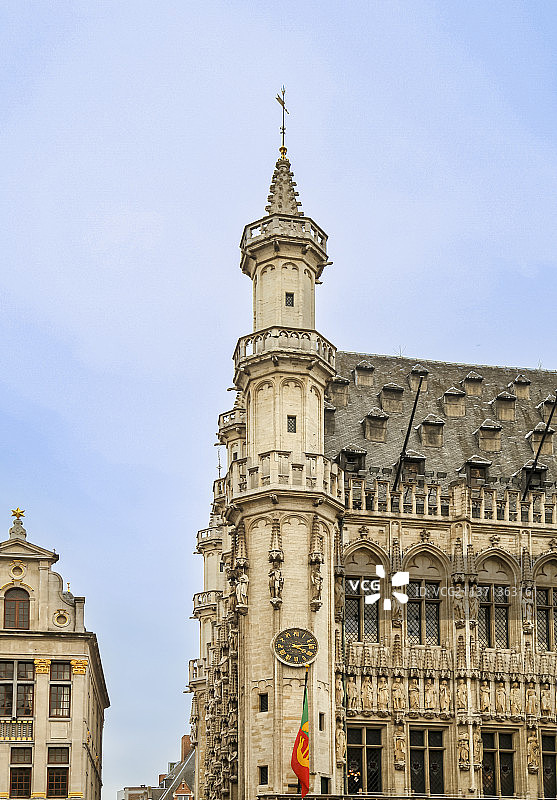 欧洲比利时布鲁塞尔市中心大广场哥特式风格建筑市政厅图片素材