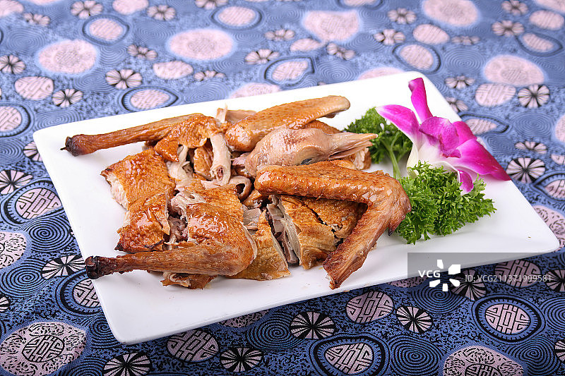 中餐美食-脆皮乳鸽图片素材