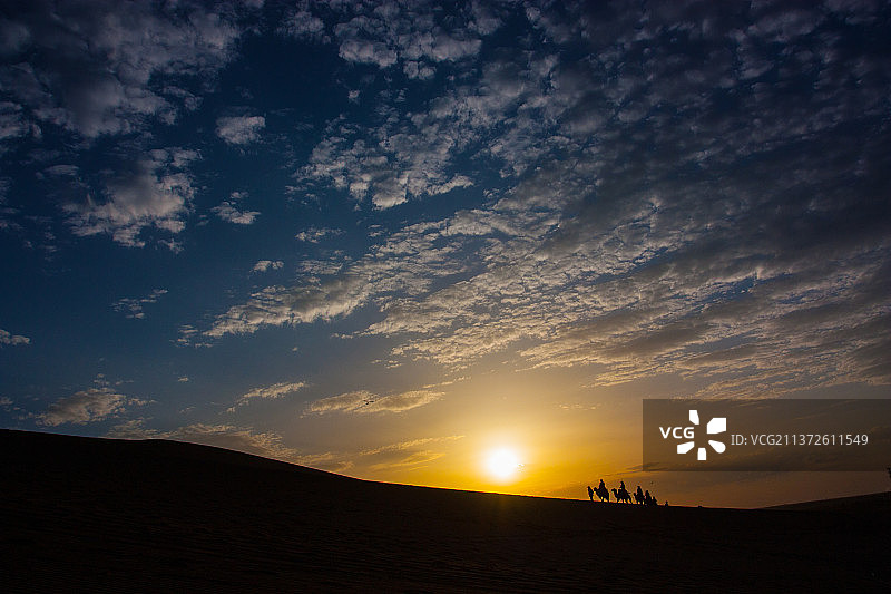 鸣沙山骆驼旅游图片素材