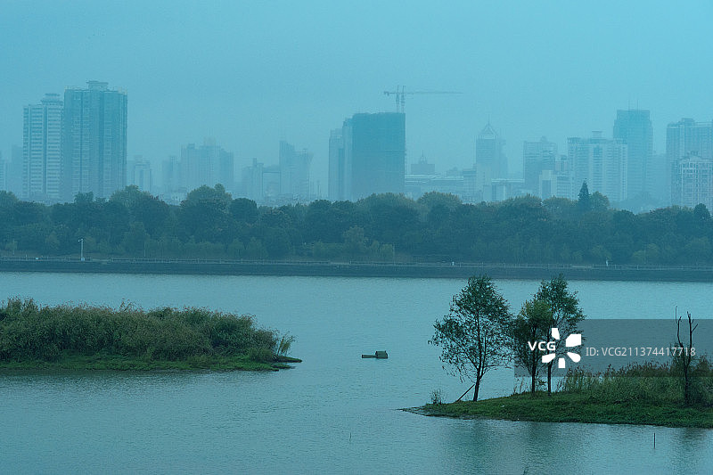 烟雨湘江+湖南省长沙市岳麓区橘子洲景区图片素材