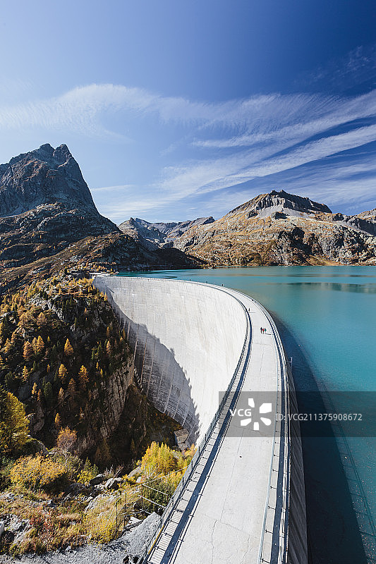 秋天，瑞士瓦莱斯沃利斯，芬豪特，埃莫松湖大坝图片素材