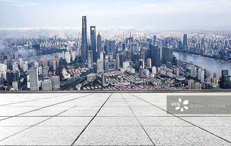 上海陆家嘴金融区户外道路平台图片素材
