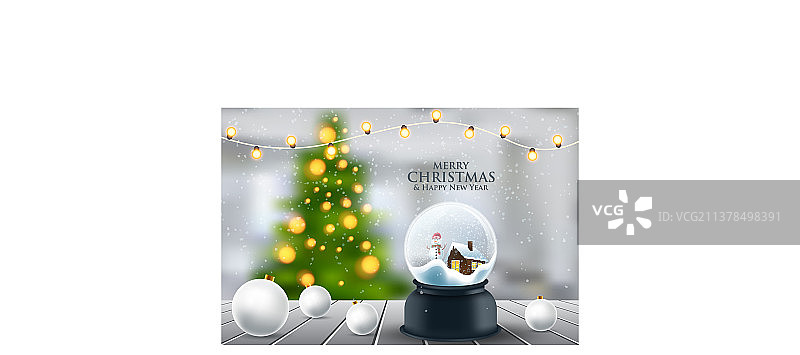 水晶球雪球和下雪的圣诞树图片素材
