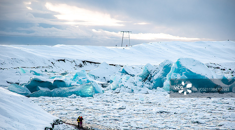 冰岛的风景，冰冻的大海映衬着天空的风景图片素材