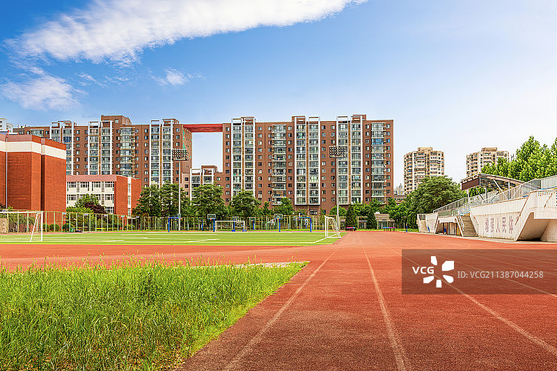 北京对外经贸大学附属中学操场、运动场、青春赛道图片素材