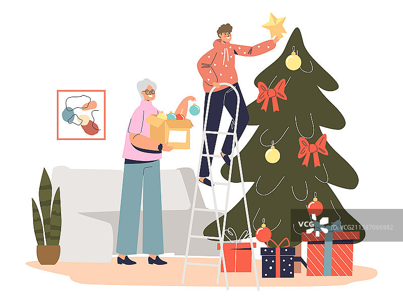 快乐的奶奶在装饰圣诞树图片素材